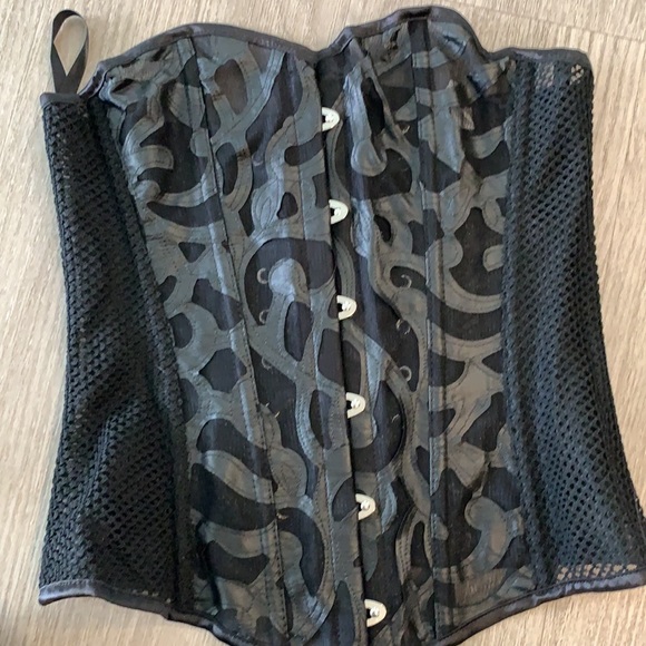 Sexy Queen of the Damn Costume - Picture 4 of 7